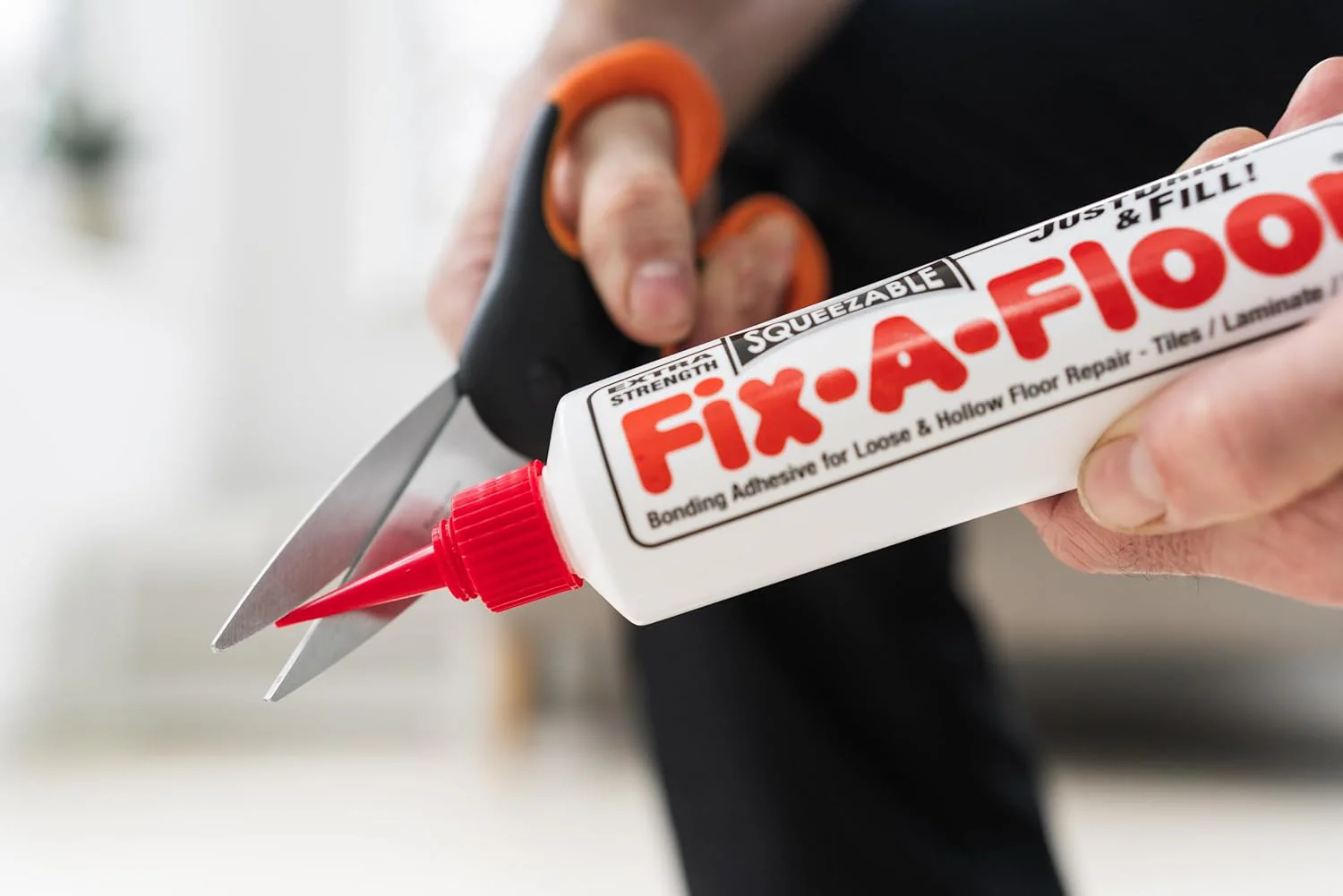 Fix-A-Floor Squeezy All-in-One Reparaturkleber für lose, hohle und knarrende Fliesen, Holz, LVT, LVP - Image 8