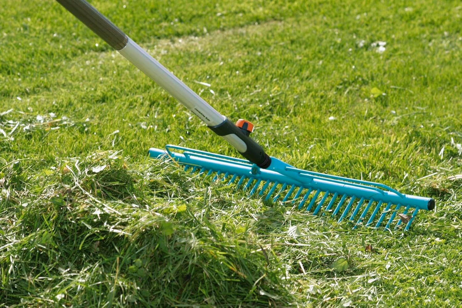 Gardena combisystem-Rasenrechen: Rechenbesen mit 60 cm Arbeitsbreite zum Zusammenfegen von Grasschni - Image 3