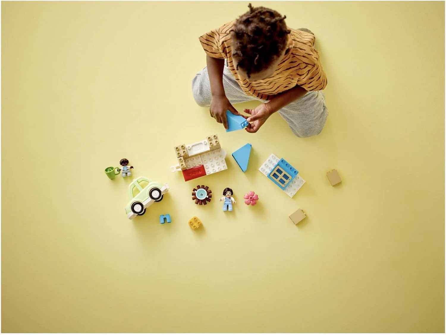 LEGO 10986 DUPLO Zuhause auf Rädern, Spielzeugauto mit grossen Steinen, Figuren und Spielzeugauto fü - Image 2