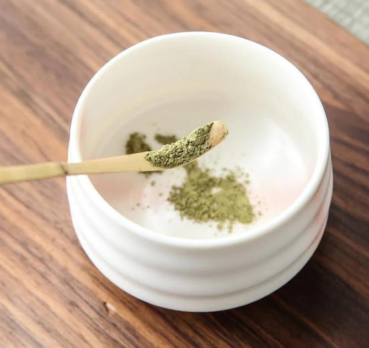 Matcha Tee Set - 4-teilig | Keramik Matcha Schale, Bambusbesen, Besenhalter, Bambuslöffel | Traditio - Image 3