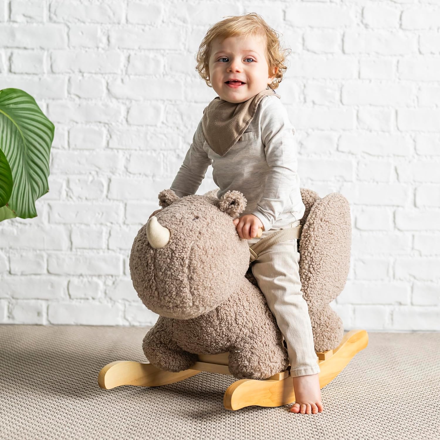 Nattou Schaukeltier aus weichem Teddy-Stoff, Schaukeltier Nashorn, Inkl. Sicherheitsgurt, Fröhliches - Image 3