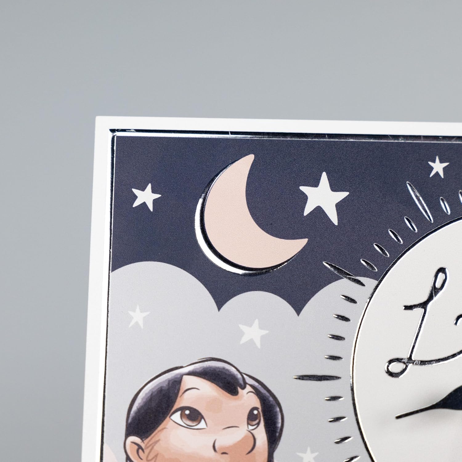VALENTI & CO. - Disney Lilo und Stitch - Tisch- oder Hängeuhr aus Holz mit silbernen Details - Gesch - Image 5