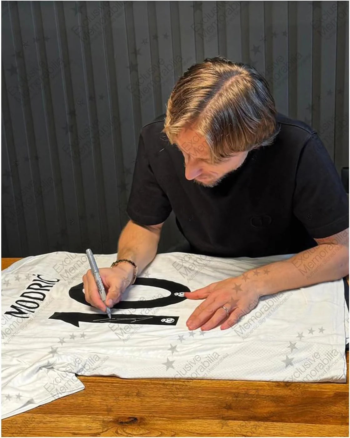 Von Luka Modric signiertes Real Madrid-Trikot. Icon-Rahmen - Image 4