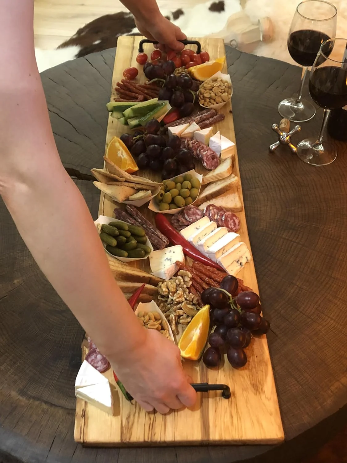 Weeco.Rustikales Holz-Servierbrett mit Griffen, 95 x 24 cm, Käsebrett für Antipasti und Snacks, Hand - Image 8